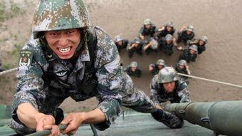 当兵的吃瓜视频,吃瓜视频里的军营生活剪影